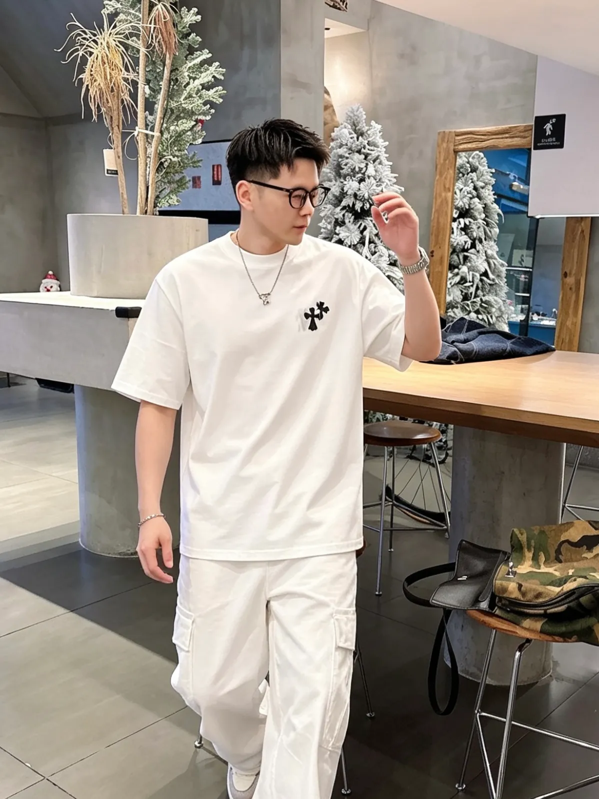 【 】 CHNew Arrival logo T